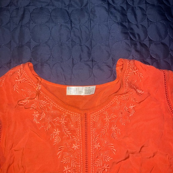 Woman’s Short Sleeve Blouse with side tassels, used,100% rayon/polyester. - Picture 2 of 2